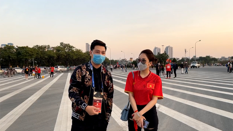 Danh tính hot girl ngồi cạnh Trâm Anh trên sân SVĐ Mỹ Đình Từng phá đảo MXH Trung Quốc