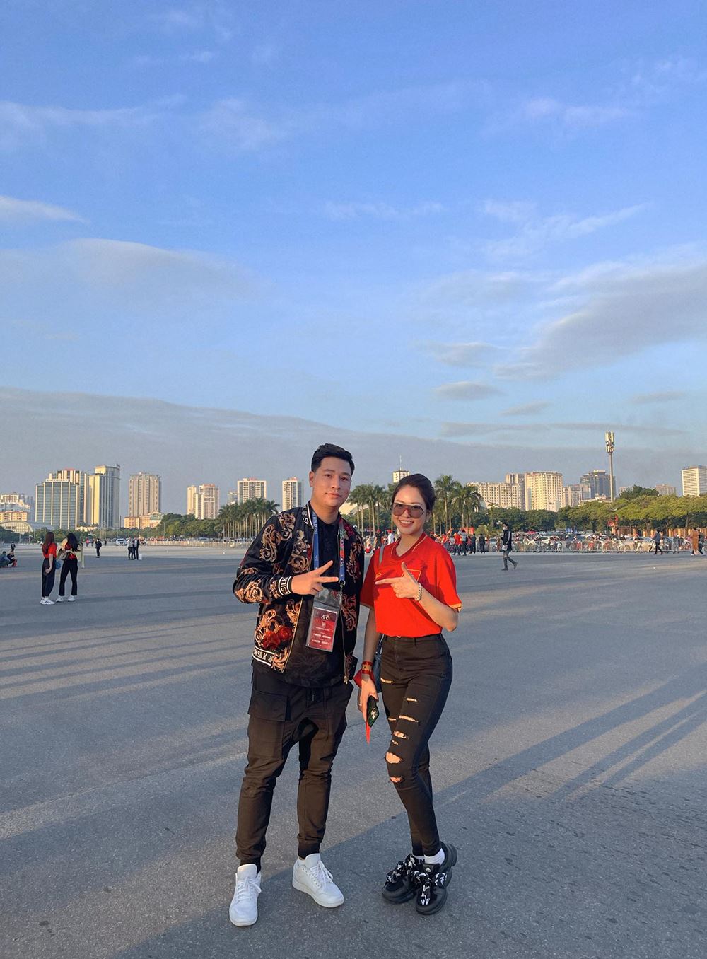 Danh tính hot girl ngồi cạnh Trâm Anh trên sân SVĐ Mỹ Đình Từng phá đảo MXH Trung Quốc