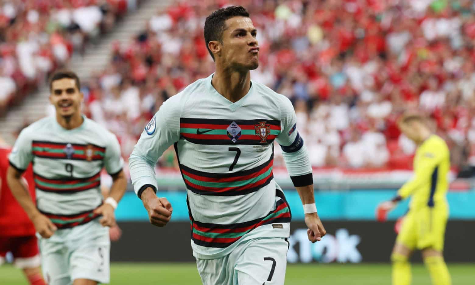 Kỷ lục gia Ronaldo đối đầu số 1 thế giới - Bóng đá thế giới - Việt ...