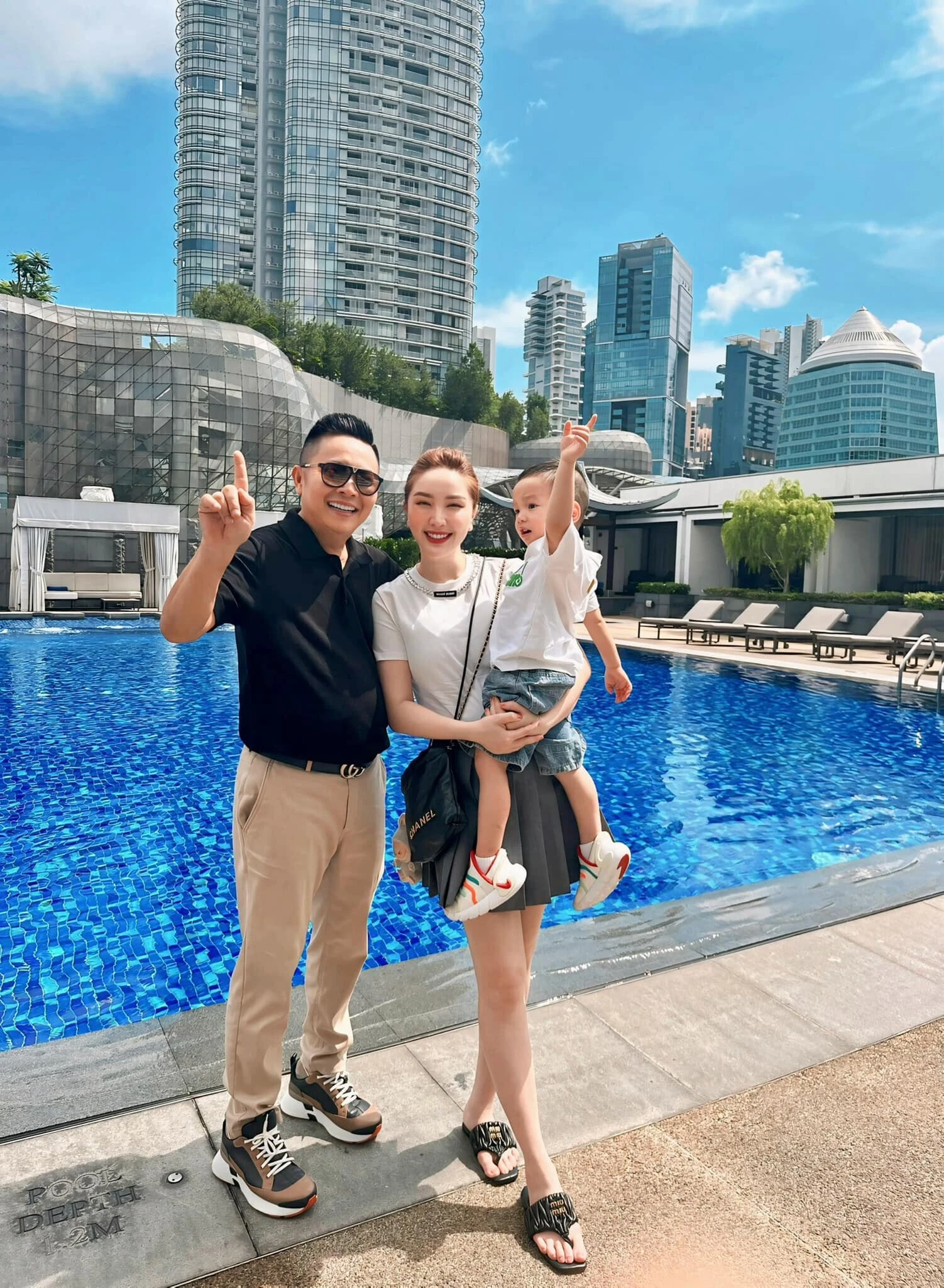 Sao Việt Lệ Quyện diện bikini gợi cảm Phương Thanh thân thiết bên