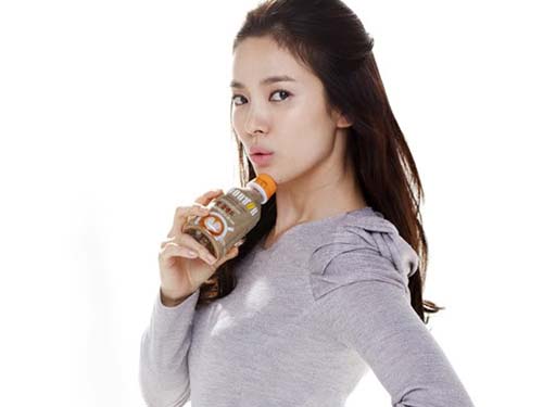 Song Hye Kyo vẫn đẹp lung linh khi... giả trai - Hình 13