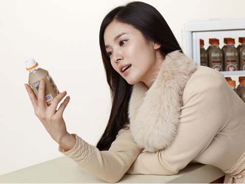 Song Hye Kyo vẫn đẹp lung linh khi... giả trai - Hình 6