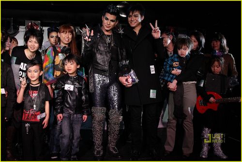 Adam Lambert biểu diễn cực sung tại Nhật; JLS - hậu duệ của *NSYNC? - Hình 8
