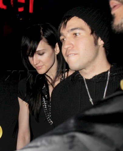 Bám càng nhà Ashlee Simpson đập phá Hawaii - Hình 9