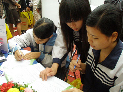 Nhiều thí sinh vẫn ghi sai trong hồ sơ ĐKDT - Hình 1