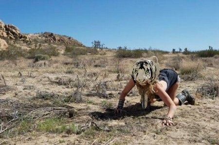 Ke$ha khóa môi tình củm và uốn éo cùng trăn thật ấn tượng - Hình 3