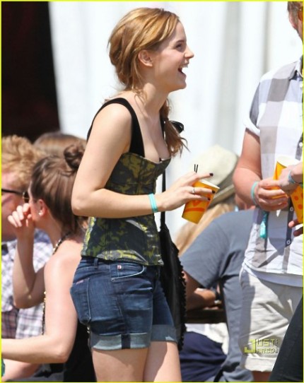 Phù thủy nhỏ Emma Watson khoe làn da trắng nõn nà - Hình 12