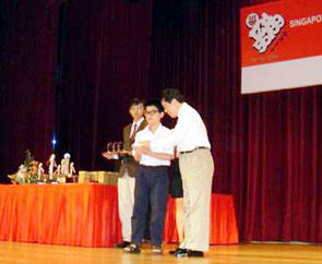 Hai học sinh đoạt Huy chương vàng cuộc thi Olympic toán học - Hình 1