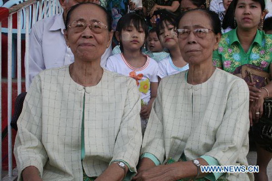 Cặp song sinh nào giống nhau nhất - Hình 6
