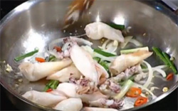 Mực sữa xốt me cay - Hình 4