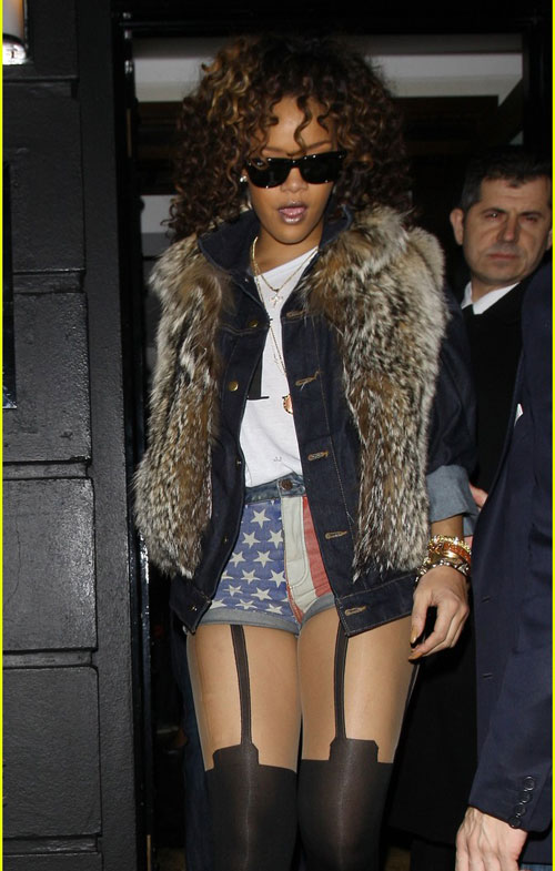 Rihanna sexy or rebellious with tights? - Photo 19