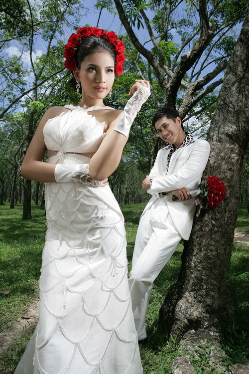 Áo cưới đơn giản mà quyến rũ - Hình 1