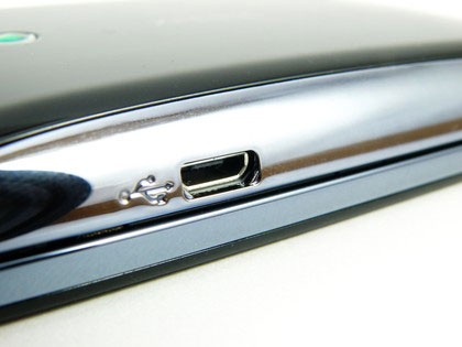 Cận cảnh Sony Ericsson Xperia Play - Hình 11