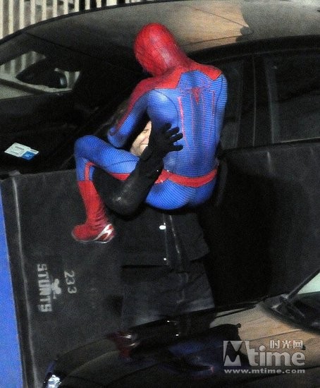 Người Nhện lộ trang phục vô cùng nhạy cảm - Hình 12