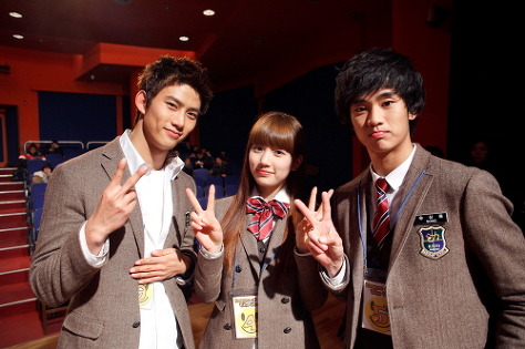 Taecyeon bất ngờ hôn Suzy thắm thiết - Hình 6