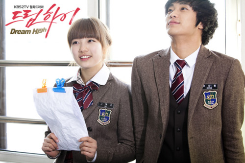 Taecyeon bất ngờ hôn Suzy thắm thiết - Hình 18