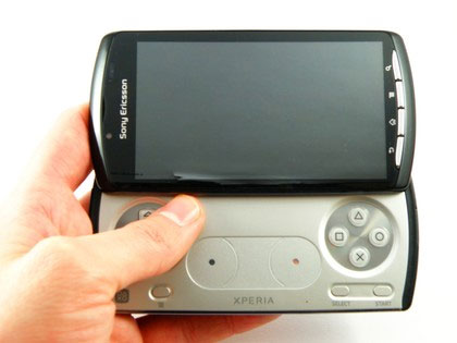 Cận cảnh Sony Ericsson Xperia Play - Hình 6