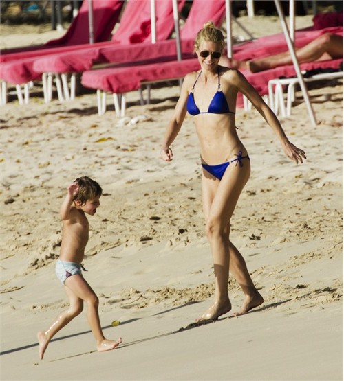 Gwyneth Paltrow khoe mình dây trên biển - Hình 4