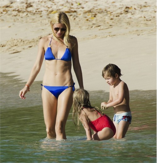 Gwyneth Paltrow khoe mình dây trên biển - Hình 5