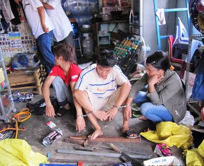 Bình Dương: Lộ diện trùm đinh tặc - Hình 2