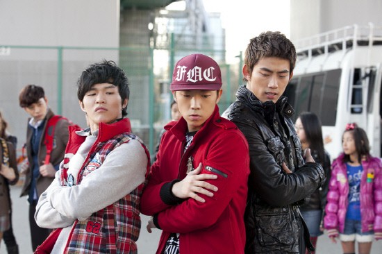 Taecyeon bất ngờ hôn Suzy thắm thiết - Hình 9