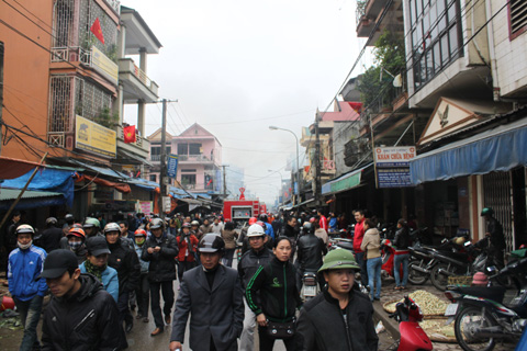Cháy lớn gần chợ Vinh - Hình 4
