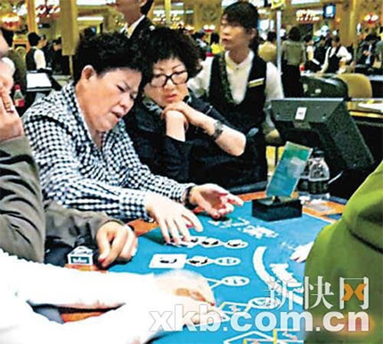 Khi sao nữ Cbiz dở khóc dở cười vì bố mẹ - Hình 3