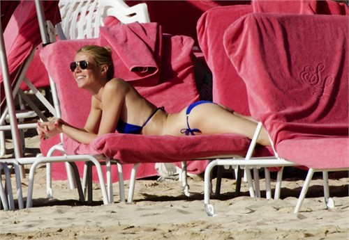 Gwyneth Paltrow khoe mình dây trên biển - Hình 9