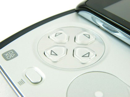 Cận cảnh Sony Ericsson Xperia Play - Hình 9