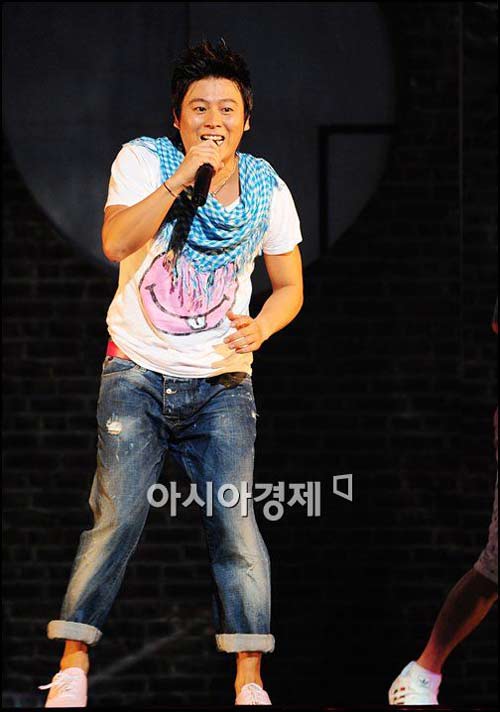 Những thiếu gia tỷ phú của showbiz Hàn - Hình 19