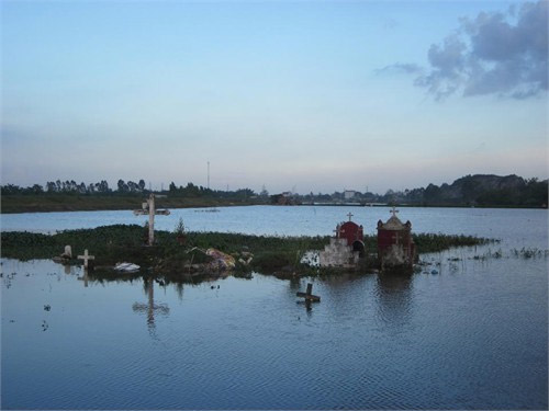 Nước mắt ở làng chết - Hình 2