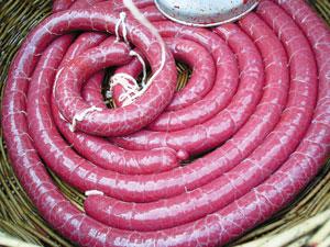 Vòng quanh thế giới với món dồi lợn - Hình 4