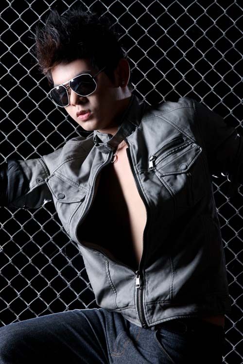 V.Music đắt show hơn sau triển lãm ảnh - Hình 3
