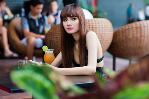 Hoàng Gia Ngọc thổ lộ tình yêu ngay trên phố - Hình 2