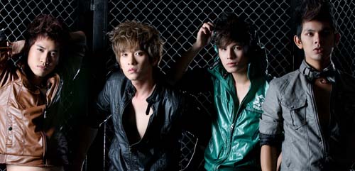 V.Music đắt show hơn sau triển lãm ảnh - Hình 1