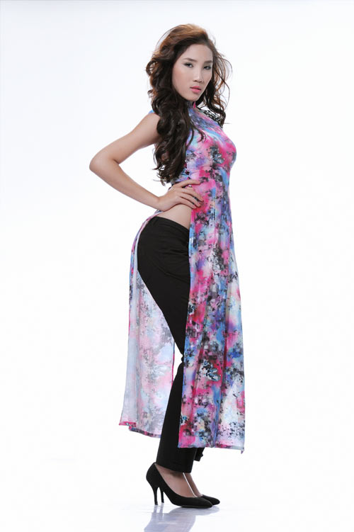 Chân dài 9X Bắc Linh khoe đường cong tuyệt mỹ - Hình 4