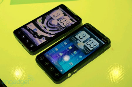 Anh em HTC EVO 3D và EVO 4G đọ dáng - Hình 1