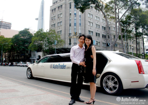 Màn cầu hôn với xe Limousine độc đáo tại Việt Nam - Hình 4