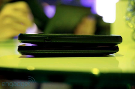 Anh em HTC EVO 3D và EVO 4G đọ dáng - Hình 10