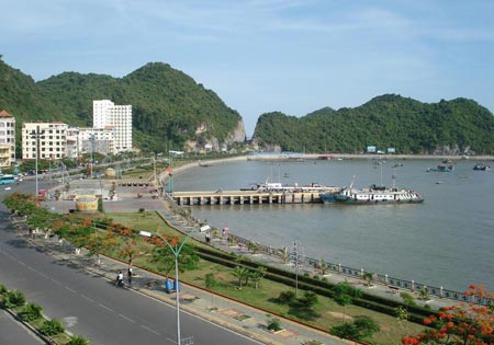Cát Bà - xa mà gần - Hình 1