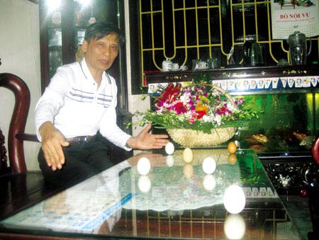 Dị nhân đa tài dựng trứng trên đầu đũa - Hình 2