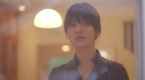 Song Hye Kyo xinh đẹp mộc mạc trên phim trường - Hình 4
