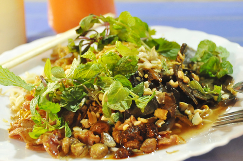 Các quán món trộn ngon nhất Hà Nội - Hình 10