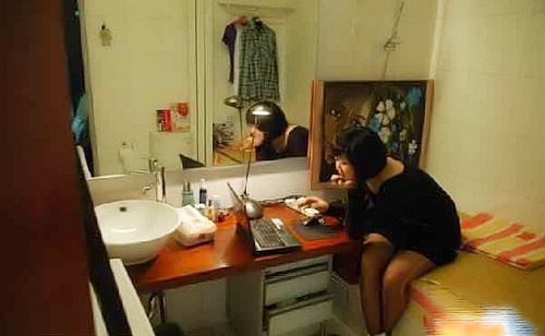 Cô gái 8X sống trong toilet - Hình 1