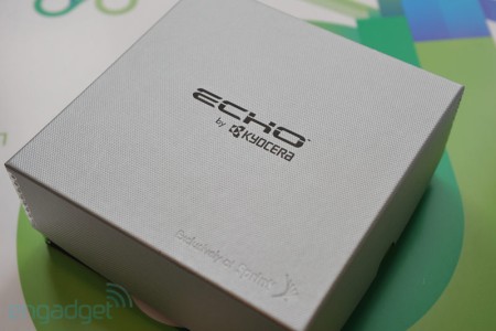 Cận cảnh điện thoại Android 2 màn hình độc đáo - Hình 3
