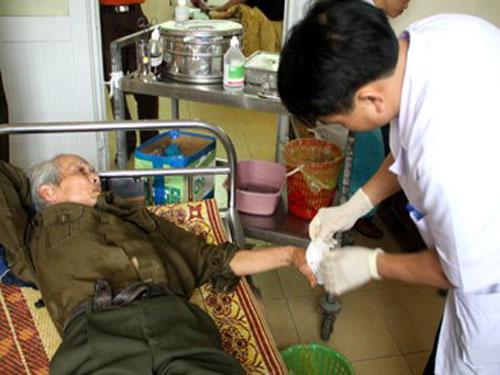 Cha một cán bộ quản lý rừng bị chém để dằn mặt - Hình 1