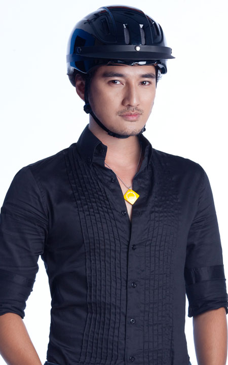 Diễm Hương làm duyên với mũ bảo hiểm - Hình 6