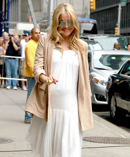 Kate Hudson khoe nhẫn đính hôn - Hình 2