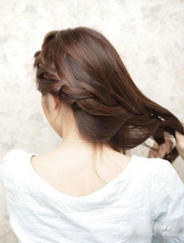 Kiểu tóc lệch dễ thương - Hình 4