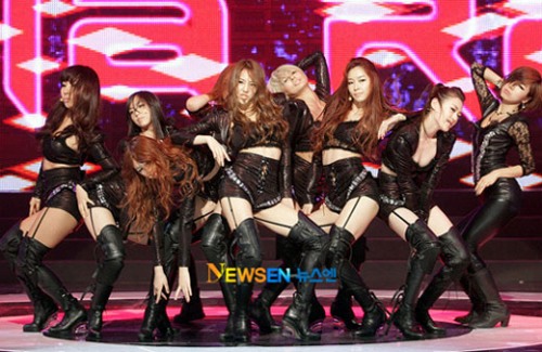 Kpop tuần qua: Cuộc chiến kín-hở lại bùng nổ - Hình 6